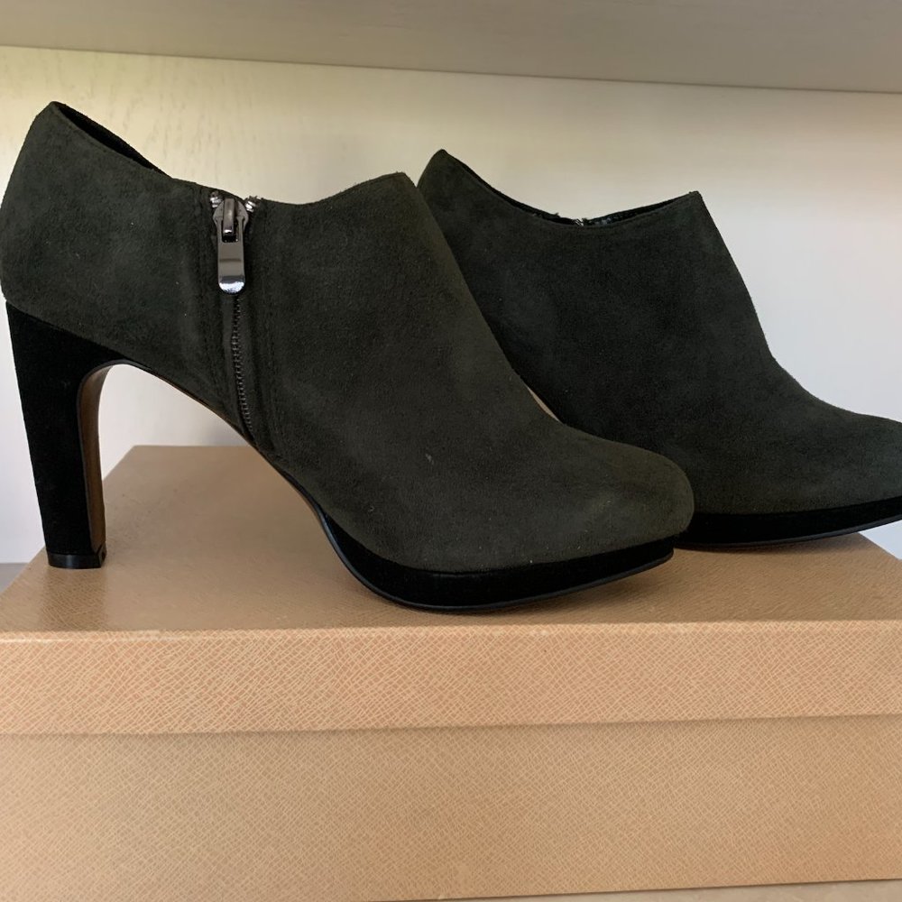 SOLD Lola Cruz Grey Suede Booties - Picture 5 of 11